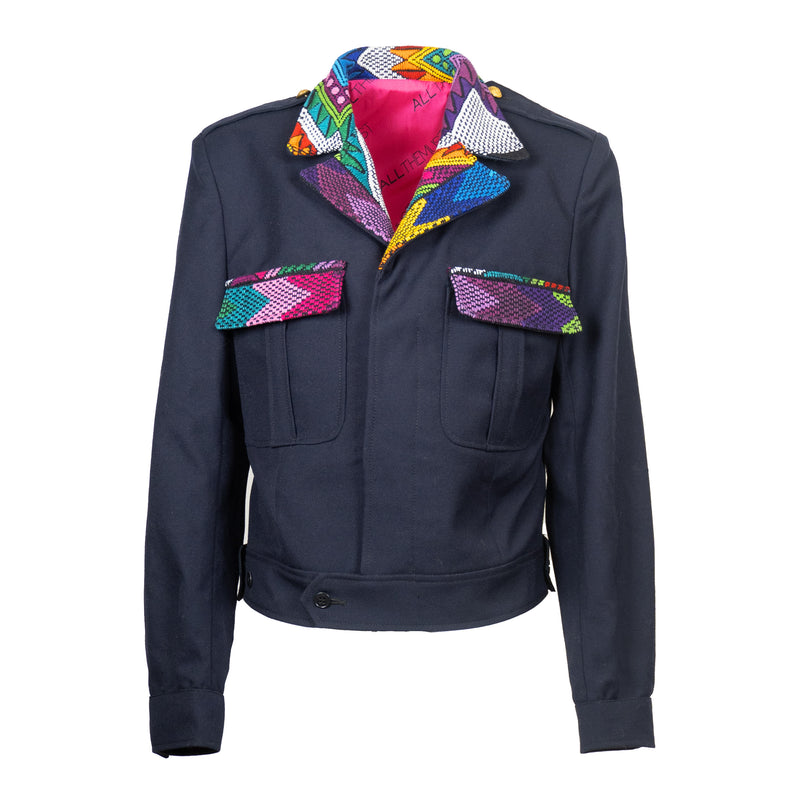 Veste Courte Militaire Bleu avec Col et Rabat de Poches en Tissus brodé Coloré Upcycle